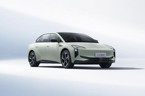 全新架构打造，红旗EH7进军纯电轿车市场，售价22.98万起