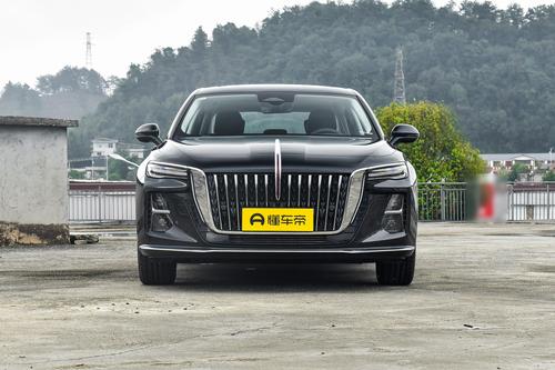 买中型车看看红旗H5，车长超4988mm，配1.5T油电混动，值吗？