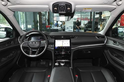 配2.0T插混+全时四驱，配置丰富，大切诺基4xe（进口）适合入手吗