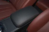 前排中央扶手