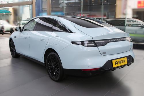 新势力放大招！车长超5米+续航1176km，售价13.68万，入门即高配