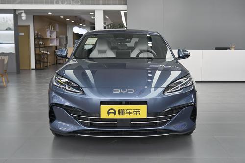 海豹06 DM-i：售9.98万起，定位中型车，家用合适吗？