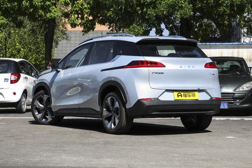 解读2024款 AION V Plus 80 科技版，轴距2830mm，7.6秒破百