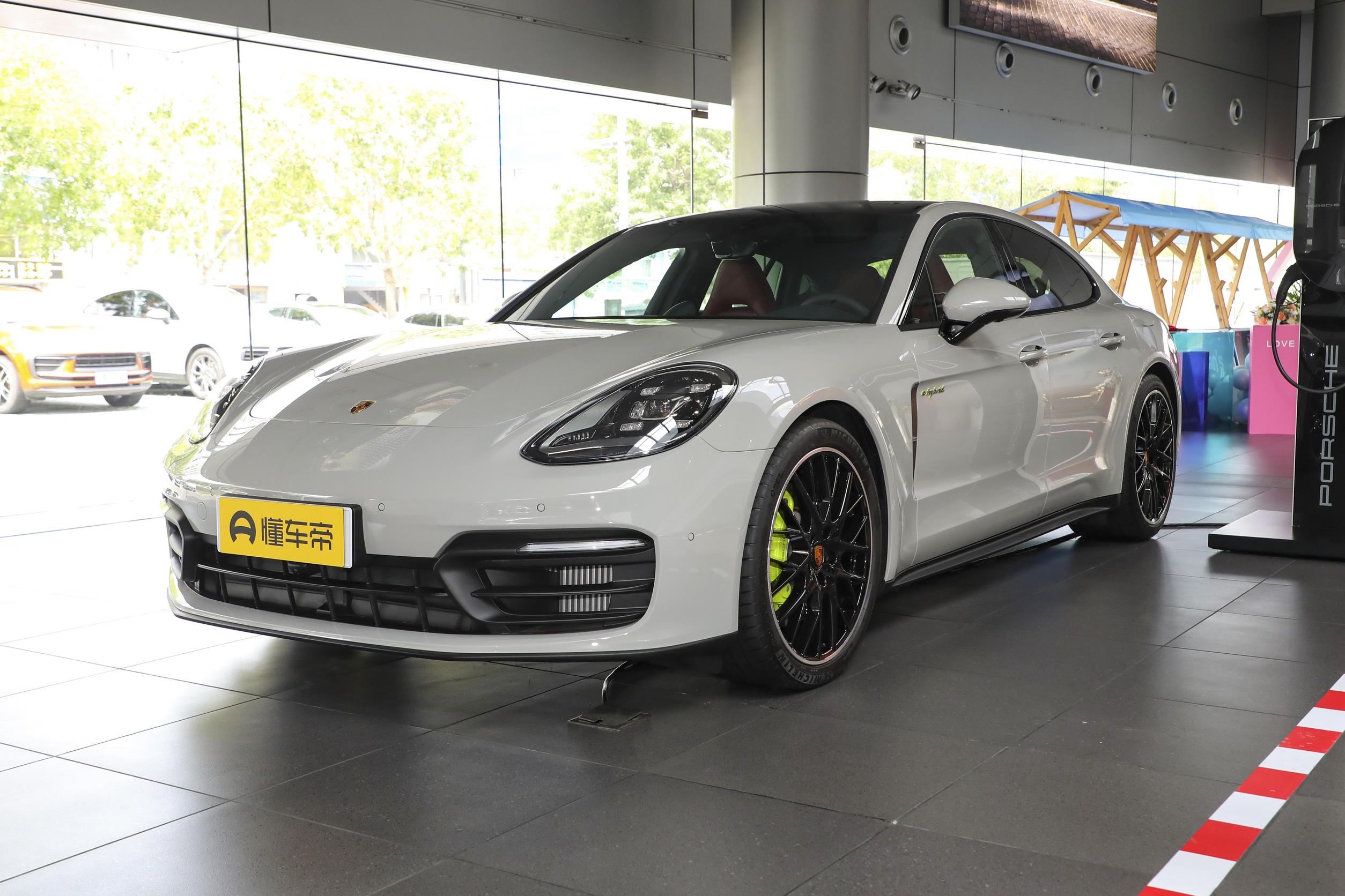 Panamera EHybrid 2023款 改款 Panamera 4 EHybrid 铂金版 2.9T图片_保时捷_2/180张图片