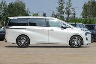 广汽又上硬菜，中型MPV，可油可电，2+2+3座椅，续航1200km，值吗图12