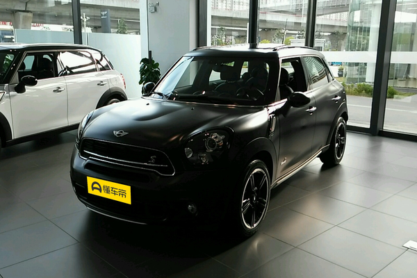 MINI COUNTRYMAN 2015款 1.6T COOPER S ALL4 极致暗夜版后轮胎规格尺寸_车轮/制动图