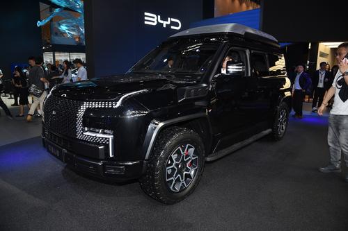 大型SUV，最小转弯半径5.76m+3.9秒破百，仰望U8越野玩家版带劲不