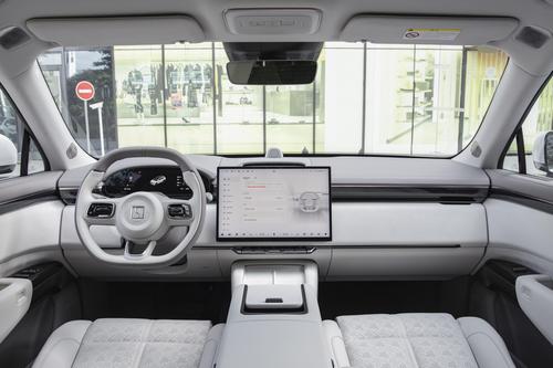 吉利出招了，标配800V快充+英伟达智驾芯片，月销9677台，香吗？