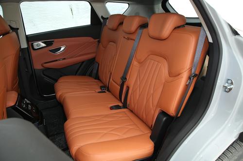 起售不到13万，轴距2745mm，搭1.5T插混动力，捷途山海L7真够带劲