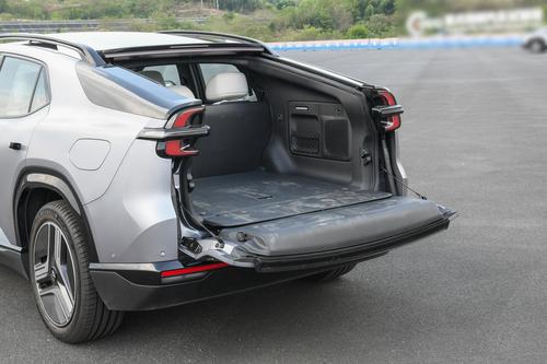 长安新旗舰SUV，双电机+零百3.61s，还能切换皮卡模式？