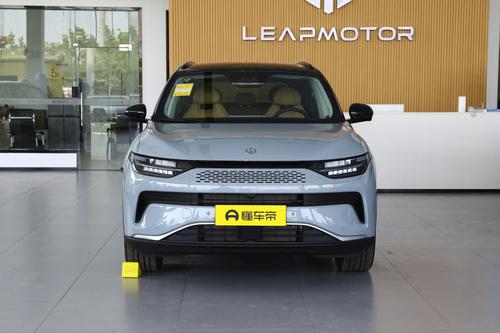 体验零跑C11：续航1210km，搭8295芯片，配置丰富，适合年轻人