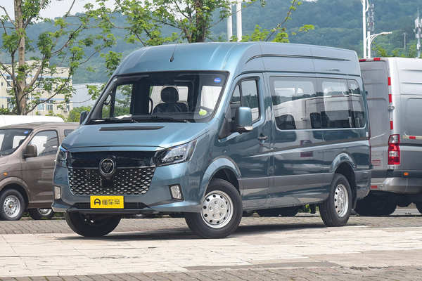 图雅诺X8 2024款 商运版 多功能乘用车 自动2.0T 长轴中顶 后单胎6/7/9座 4F20TC18厂商_基本信息图