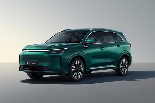 赛力斯刚上市就放大招！新增“科技舒享包”