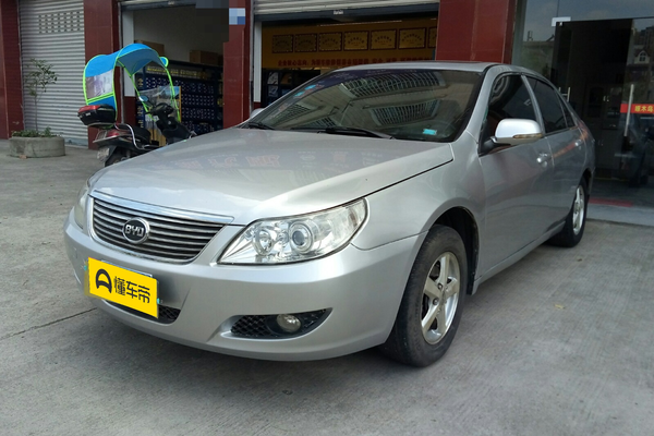 比亚迪F6 2011款 黄金版 1.8L MT尊享型方向盘功能_内部配置图