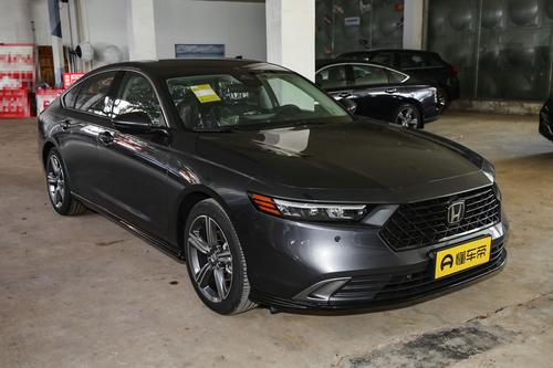 油耗低至6.71L，这款中型轿车适合家用，指导价21.48万