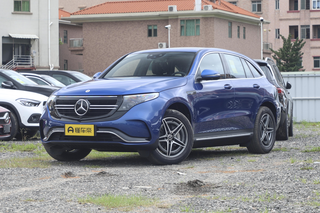 奔驰EQE350 6.7秒破百， 超长续航717KM，售价53.43万图1