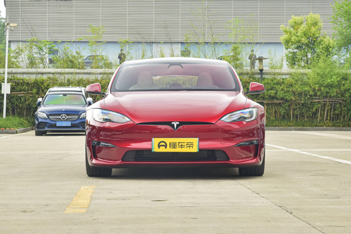 特斯拉Model S，仅需3.2秒破百，续航715KM，售价80.89万
