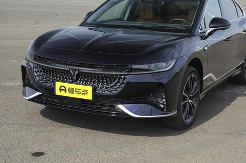 起售价低于26万，中大型行政车岚图追光PHEV会火吗?