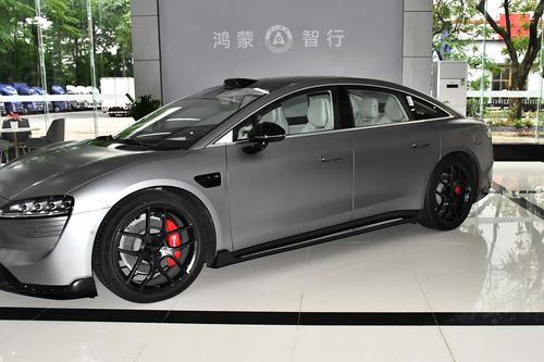 华为系轿跑，全系“巨鲸”800V超充，最大续航855km，你不拿下？