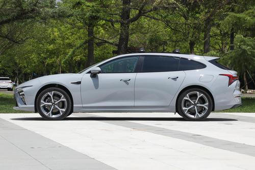 哪吒S猎装版预售开启，预售价17.59万元起