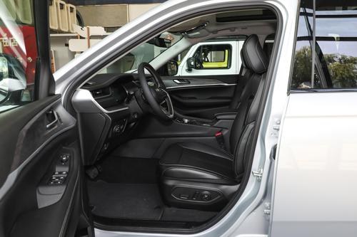 喜欢硬派越野SUV可以看这款，配2.0T插混，大切诺基4xe（进口）