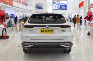 定位中型SUV，配2.5L+E-CVT，百公里油耗4.5L，体验广汽丰田威飒图3