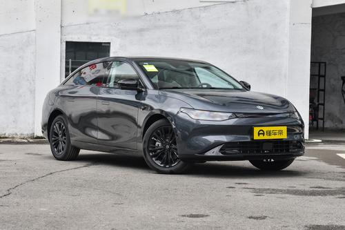 车长5050mm，配三块大屏+8155芯片，零跑C01家用如何？