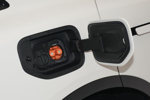 近三米轴距，800V快充+901km长续航，综合优惠3万2，对标Model Y？