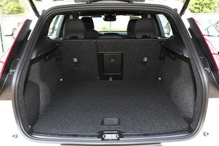 豪华品牌SUV，搭载2.0T+48V轻混，售28.68万，沃尔沃XC40实力如何图3