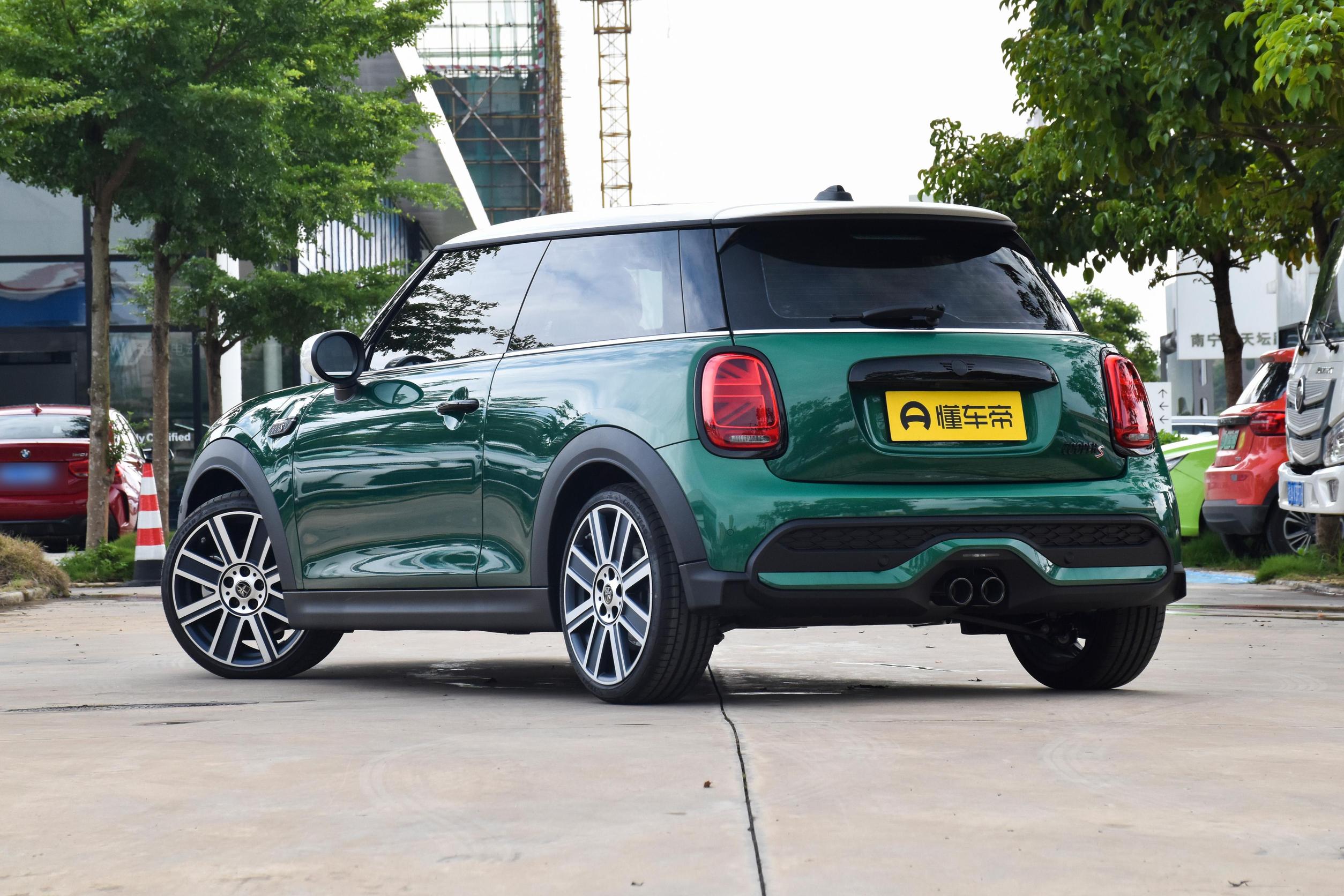 MINI 2023款 2.0T COOPER S 艺术家图片_MINI_1/48张图片_汽车外观图库_懂车帝