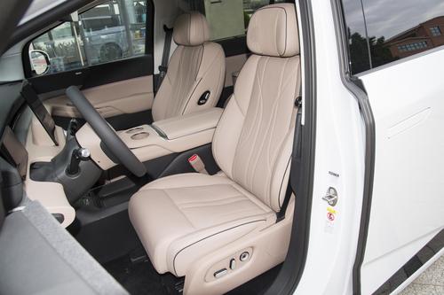 定位中大型MPV，配双电机四驱，可享0利息0首付，小鹏X9