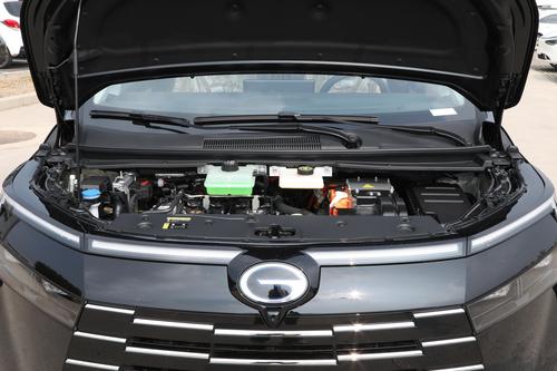 配2.0L插电混动，综合续航1200km，定位中型MPV，试驾传祺E8+