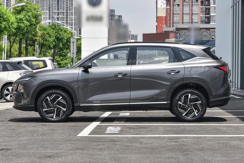 五菱掀桌！售11.98万，续航1100km+2C快充，灵眸智驾，A级SUV看TA