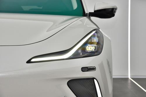 想尝鲜纯电车，不妨看这款，后驱340马力带空气悬挂，空间讨喜