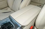 前排中央扶手