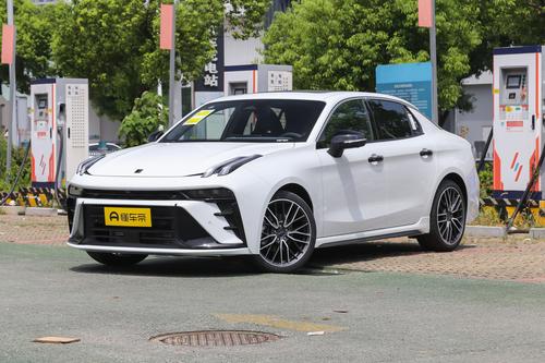 领克旗下“小钢炮”，2.0T动力，破百6.9s，配10个音响，外观运动