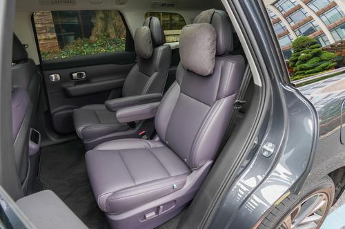 定位中大型SUV，六座布局，配置丰富，零跑C16值得入手吗？