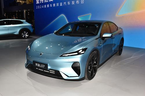 深蓝L07亮相成都车展，搭载华为乾崑智驾辅助系统，年内有望上市