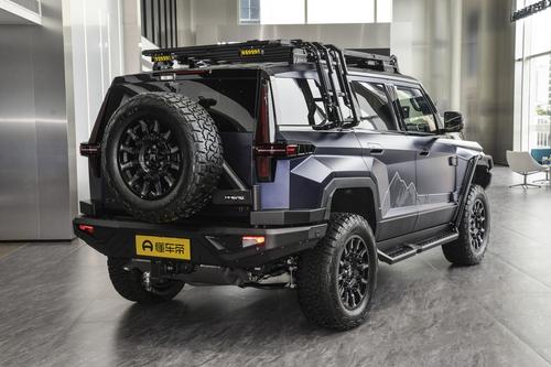 国产再出“猛男座驾”，816匹马力，三电机三把锁，越野玩家看TA