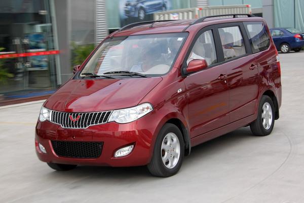 五菱宏光 2010款 1.4L 标准型油箱容积(L)_车身图
