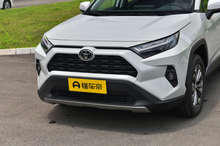 优惠达5.5万元，综合油耗6.41L，体验一汽丰田RAV4荣放风尚PLUS版图1