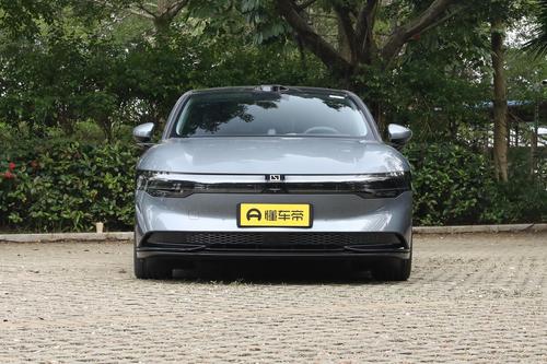 零百2.84秒+骁龙8295芯片，极氪007上市，售20.99-29.99万元