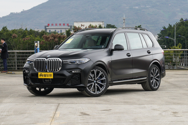 宝马X7 2021款 二次改款 xDrive40i 行政型M运动套装级别_基本信息图