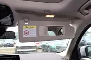 前排带照明化妆镜