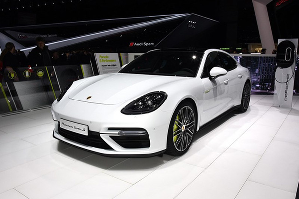 Panamera E-Hybrid 2017款 Panamera Turbo S E-Hybrid 行政加长版 4.0T车内中控锁_舒适/防盗配置图