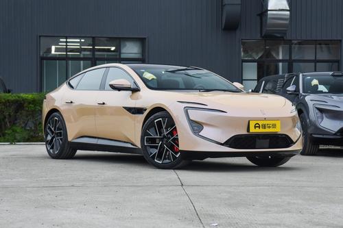 预算二十多万，阿维塔12和奔驰C级，家用该如何选？