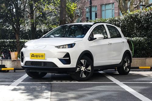 纯电动小型SUV，云度云兔续航415km，支持快充，城市代步首选