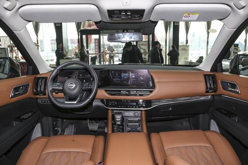 比汉兰达还大，可选6/7座，限时优惠2.4万，配2.0T+9AT，日产探陆