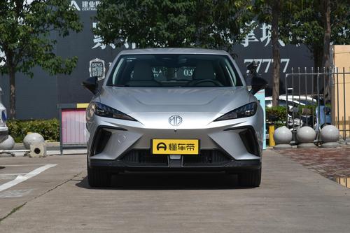 这车降至10.98万，轴距2705mm，还是纯电小钢炮，年轻人买车看TA