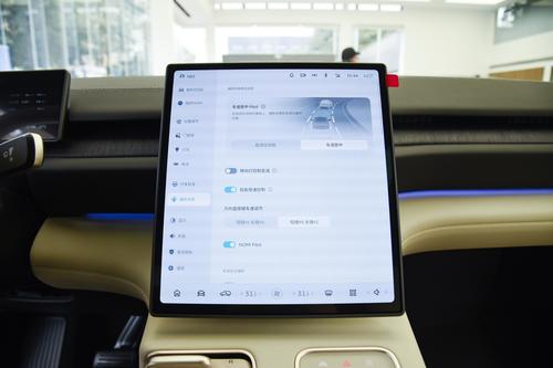 双电机四驱+可变悬挂，4.5s破百，3分钟换电，豪华SUV选它没毛病